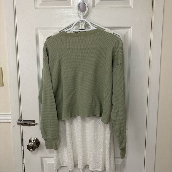 Aritzia TNA Waffle Crew Boxy Longsleeve Top - Silver Sage Green - Picture 4 of 4
